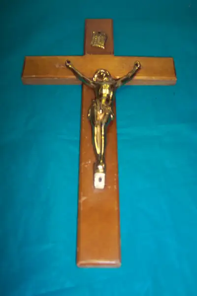Crucifix bois et laiton, View more