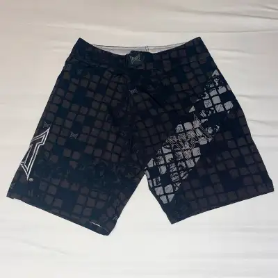Size 30 + $15 Tracked Shipping Canada