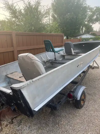 16 ft crestliner Aluminum Comes with paddles, life jackets, emergency kit and anchor, trailer also i...