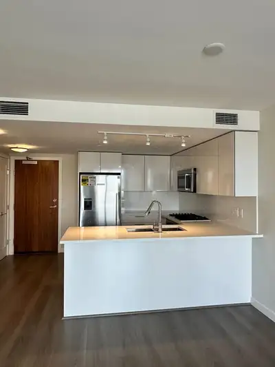 1 Bed 1 Bath - Apartment/Condo $2800/month available Apr 1st Richmond 705- 3268 Carscallen rd. 2 min...
