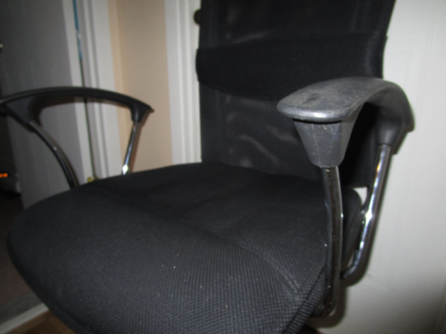 fauteuil de bureau ÉXÉCUTIVE A-1 0 animaux 0 fumeur dans Bureaux  à Laval/Rive Nord - Image 4