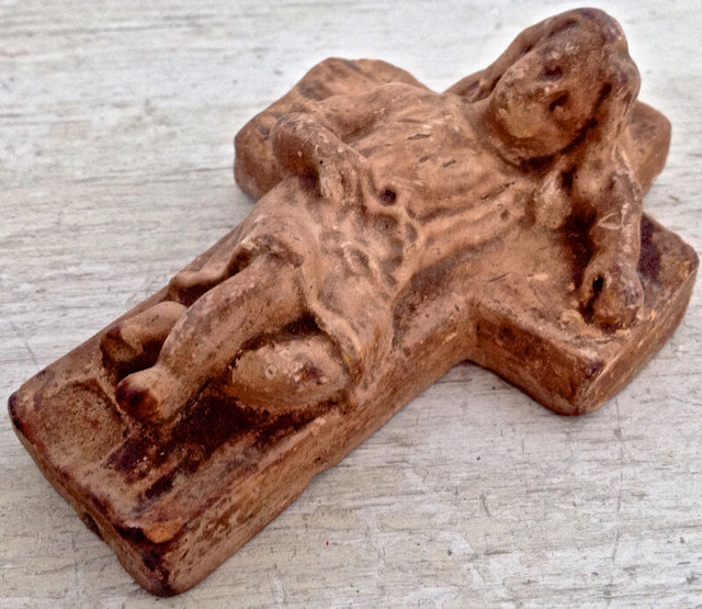 Antiquité Collection Art religieux Enfant sur une croix dans Art et objets de collection  à Lévis