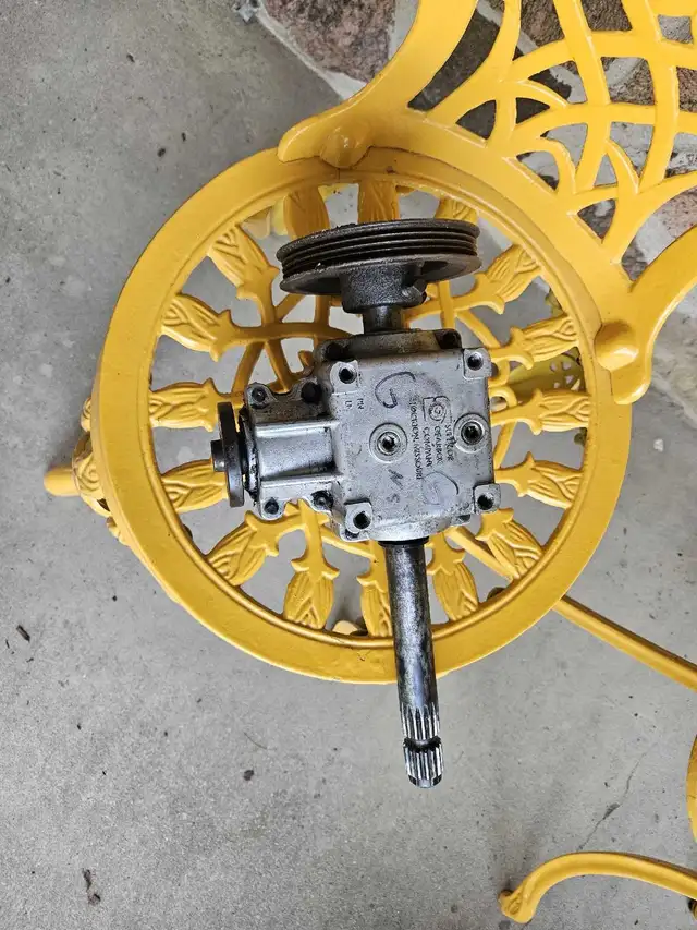 Walker Gearbox Tractor side Gas in Lawnmowers & Leaf Blowers in Kitchener / Waterloo - Image 3