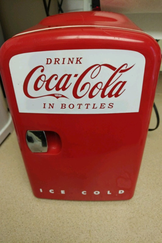 Classic Coca Cola Kooiatron KWC 4 Mini Cooler 2 liter Fridge