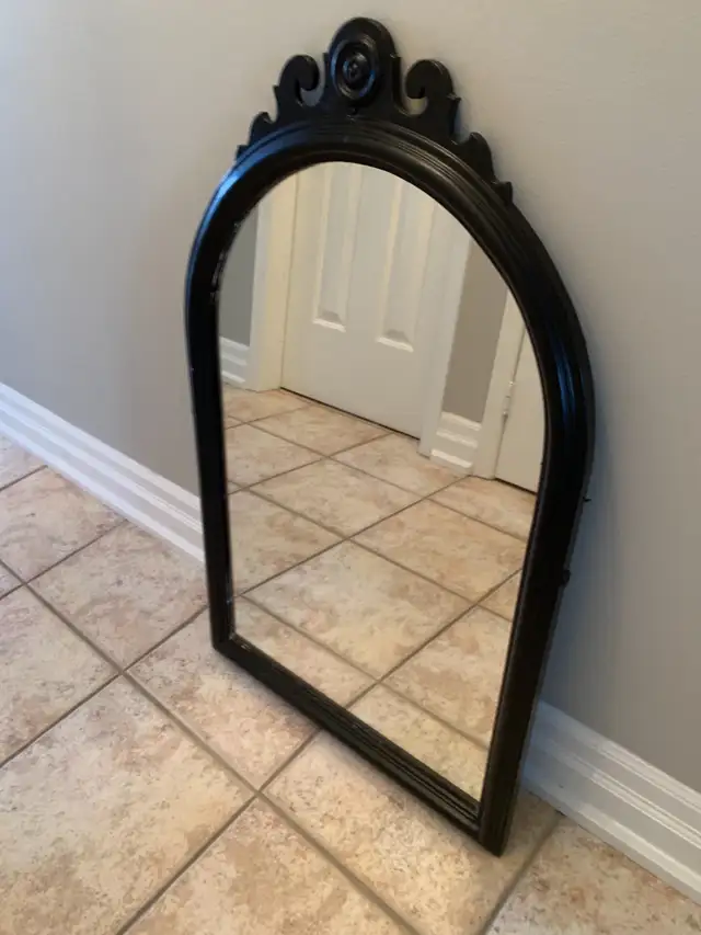 Antique Decorative Wall Mirror in Home Décor & Accents in Hamilton - Image 4