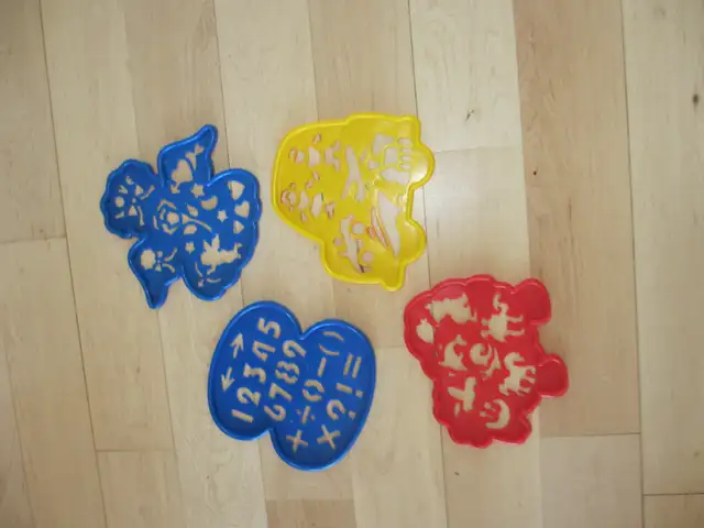 Lot de 4 modèles pour dessin en plastique (enfant) (T84) in Toys & Games in City of Montréal - Image 2