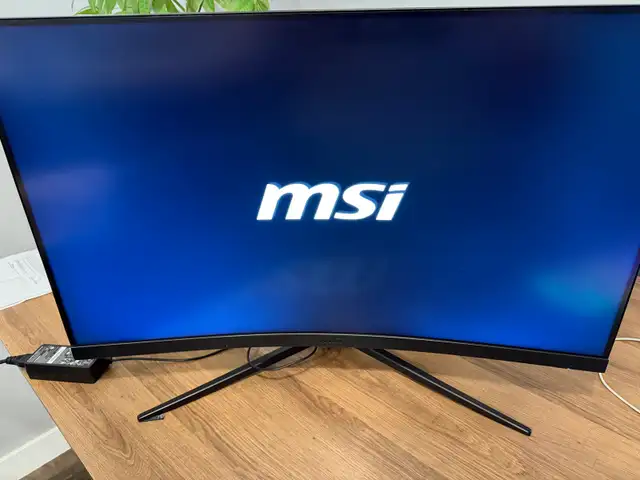 MSI Optix G32C4W 32" FHD Curved Monitor, 1500R, 165Hz, 1ms in Monitors in Calgary - Image 3