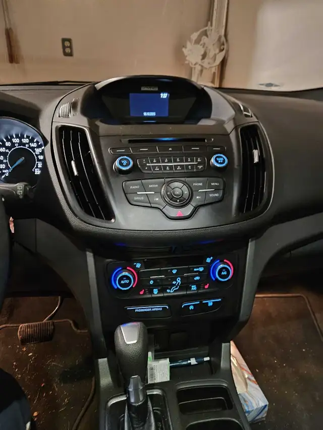 2017 Ford escape SE in Cars & Trucks in Grand Bend - Image 9