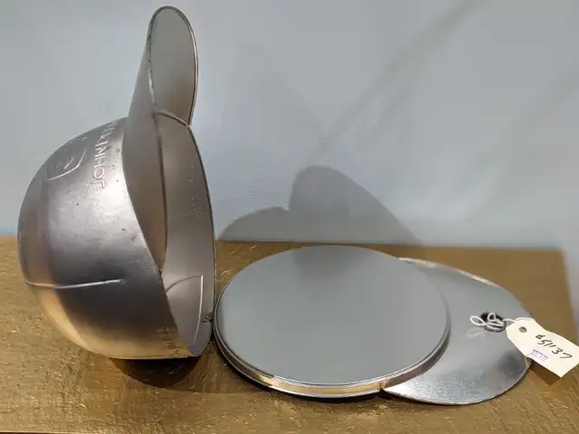 Vintage John Deere Metal Hat Protector Novelty Display Hat in Arts & Collectibles in City of Toronto - Image 11