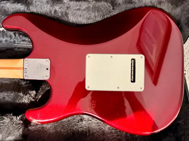 2016 Fender American STD Strat - Bordeaux Metallic (Suhr V63+) in Guitars in Ottawa - Image 7