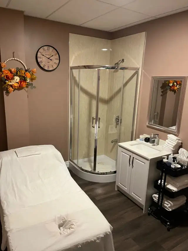 Best Body Massage & Foot Reflexology on Kerr St, Oakville in Massage Services in Oakville / Halton Region - Image 9