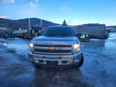 2013 chev 1500. 4.8l. 266695 km. New GM transmission last year. New radiator, new alternator and ser...