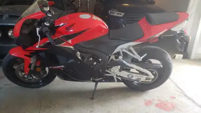 CBR 600 rr 2011 model 1 key Stock Pirelli super corsa tyres 25250 kms Lovely bike In great shape and...