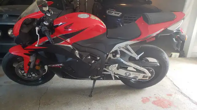 CBR 600 rr Honda in Sport Bikes in Edmonton - Image 2