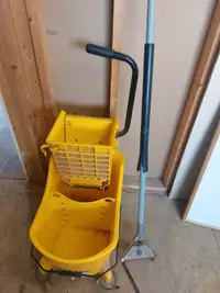 Commercial mop pail