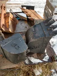 Buckets for excavator, 18" and 24", bucket adapters, 