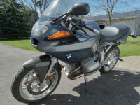 2001 BMW R1100S in excellent condition.