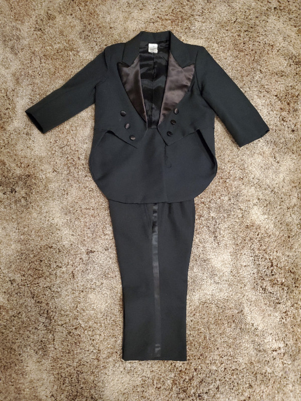Boys 2 Piece Black Suit Size 2 in Clothing - 2T in Oshawa / Durham Region - Image 2