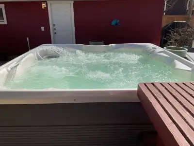 Marino HOT TUB 6 person Canadian made, View more