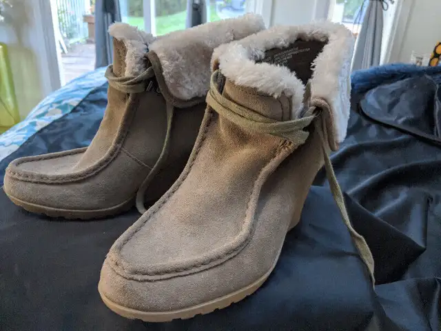 Suede ankle boots in Women's - Shoes in City of Toronto - Image 8