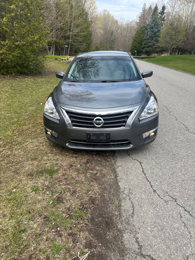 Selling 2015 Nissan Altima s