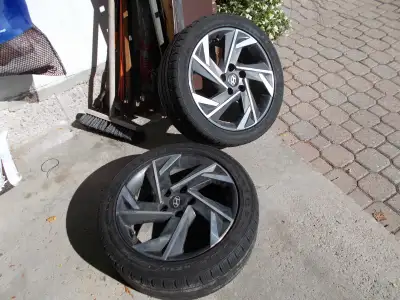 2 rims only. Tires are not usable. Rims fit 2024 and newer Hyundai Elantra. Bolt size is 5X114.3. $1...