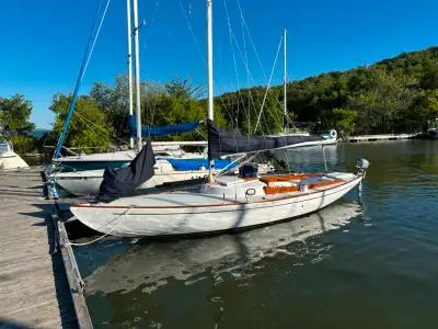 McVay Bluenose 24 - 24’ length, 3’-9” draft. Comes with road trailer with good tires and a winch for...