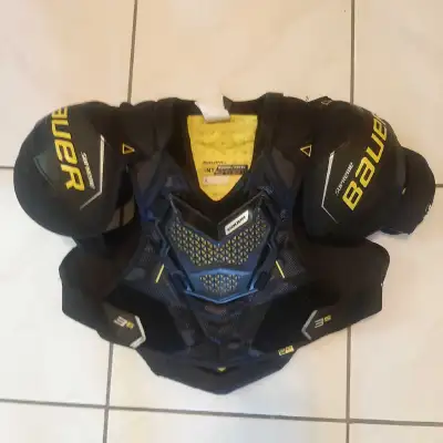 - Intermediate Medium - Height 4'10″–5'5″, 1.47cm-1.65cm - Chest 28″–32″ - Good condition - Properly...