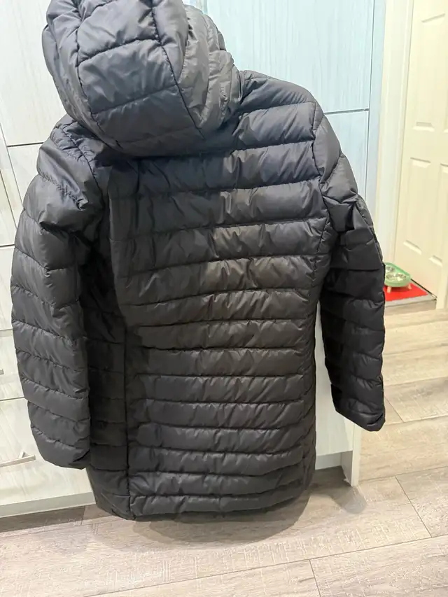 Adidas Women Winter Puffer Jacket in Women's - Tops & Outerwear in Calgary - Image 4