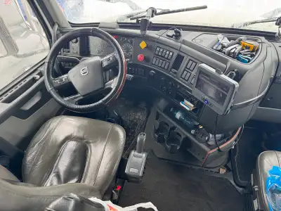 I'm selling my 2019 Volvo 860 VNL truck, a reliable and efficient semi-trailer for long hauls and de...