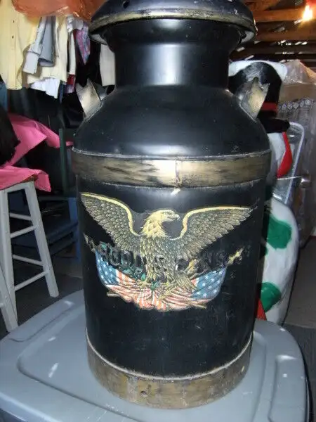 Ancien bidon in Arts & Collectibles in Edmundston - Image 2