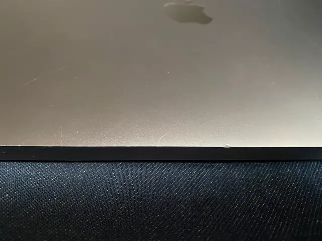 MacBook Air (Retina, 13-inch, 2019) Space gray w/ charger in Laptops in Peterborough - Image 5