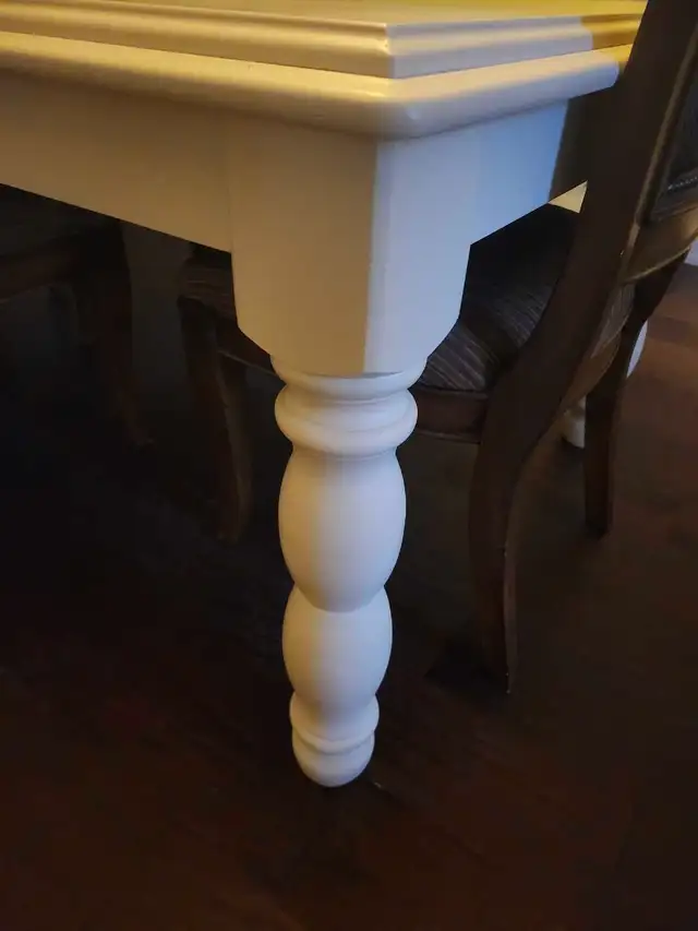 wooden dining table in Dining Tables & Sets in Hamilton - Image 4