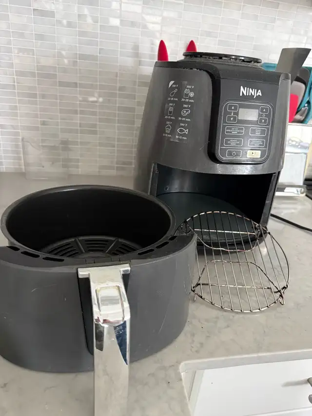 ninja air fryer  in Microwaves & Cookers in Hamilton - Image 4