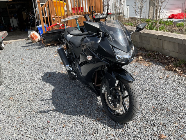 2011 Kawasaki ex 250 only 766 km on it just cert asking 4200 in Sport Bikes in Cornwall