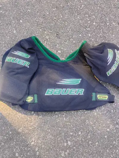 Bauer Size Extra Large shoulder pads
