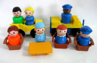 PIECES AEROPORT VINTAGE  FISHER PRICE AIRPORT ITEMS