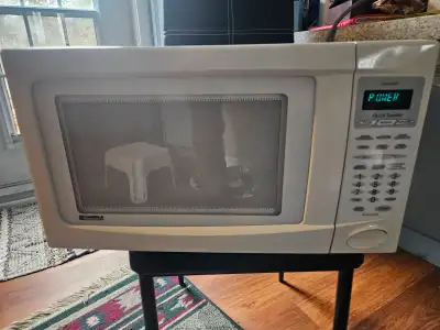 Kenmore 1100W Microwave Oven. Internal dimensions 13.5"W x 13.5"D x 9"H. External dimensions 21"W x...