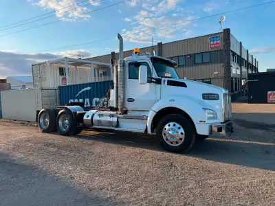 T880 Day Cab with all the options. Excellent truck only used to deliver shipping containers in Alber...