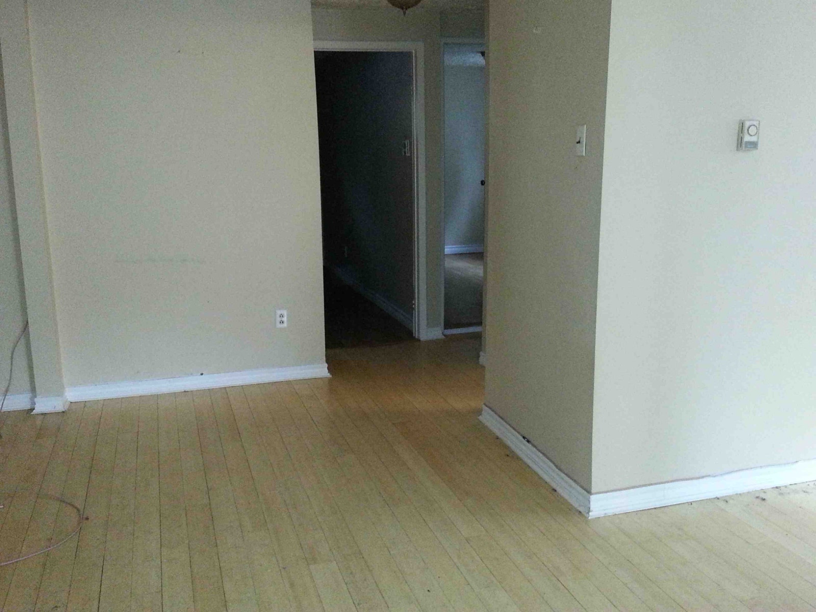 Beau 4 1/2 rénové, eau chaude incluse bon secteur — photo 2