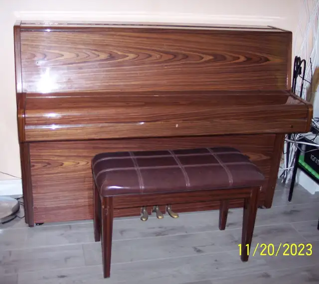 Upright SAMICK Piano for Sale $1,500 in Pianos & Keyboards in Mississauga / Peel Region - Image 2