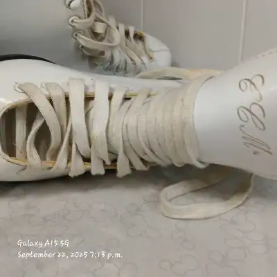CCM Figure Skates Size 6, View more