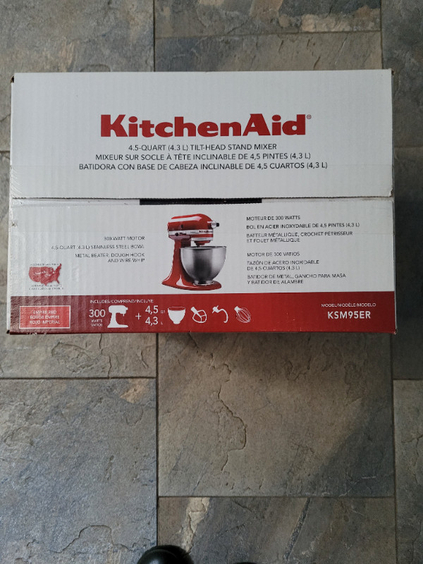 KitchenAid 4.5 Quart (3.5L) Tilt-Head Stand Mixer in Kitchen & Dining Wares in Markham / York Region - Image 3