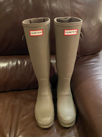 Hunter rain boots, grey, size 6