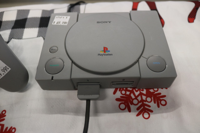 Sony Playstation Classic Mini PS1 w/ 20 built-in games (#37571) in Older Generation in City of Halifax - Image 2