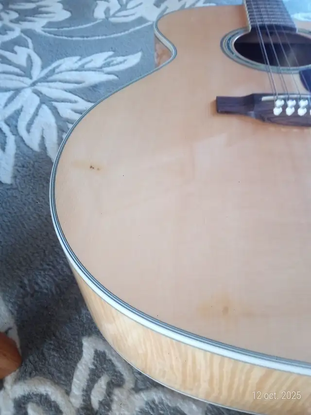 Beautiful Takamine Jumbo GJ72CE-NAT 12 guitar in great condition in Guitars in Drummondville - Image 4