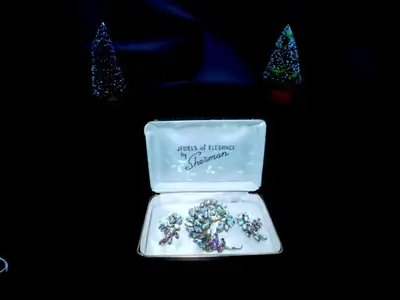 3" SWIRL AURORA BOREALIS BROOCH, 2" ELONGATED CLIP EARRINGS, BOX... Beautiful three piece Sherman br...