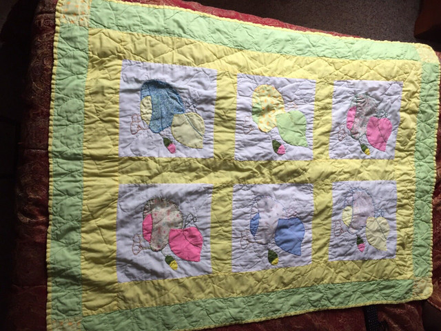 Vintage Sunbonnet Sue handmade quilt in Arts & Collectibles in Thunder Bay