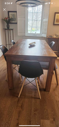 Structube- Dining Table 