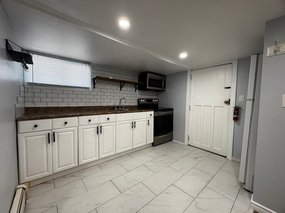 2 Bedroom 1 Bathroom Basement Apartment 3
